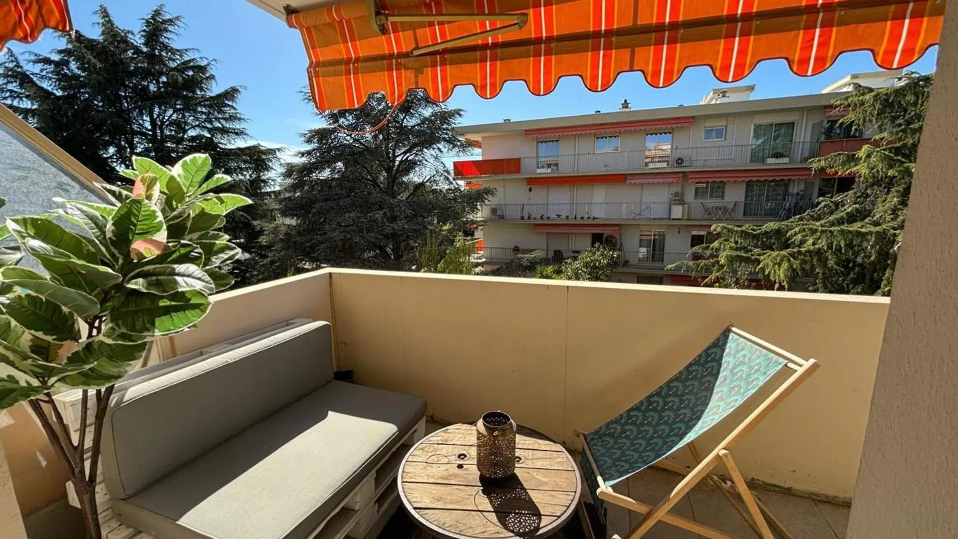 Bright Flat Near To The Beach & Harbor 圣罗兰度瓦 0*,  法国